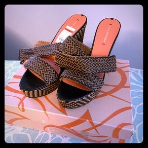 Via Spiga Black/Camel Wedges.